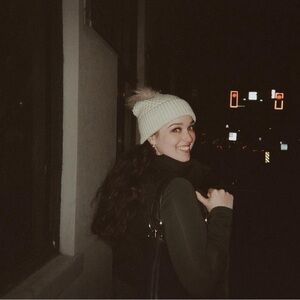 Meet your Posher, Cynthia